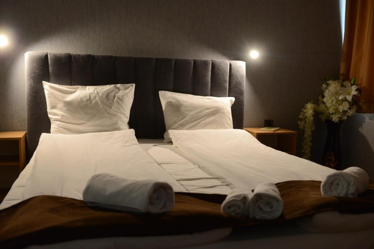 Family Hotel Gotse Delchev ภายนอก รูปภาพ