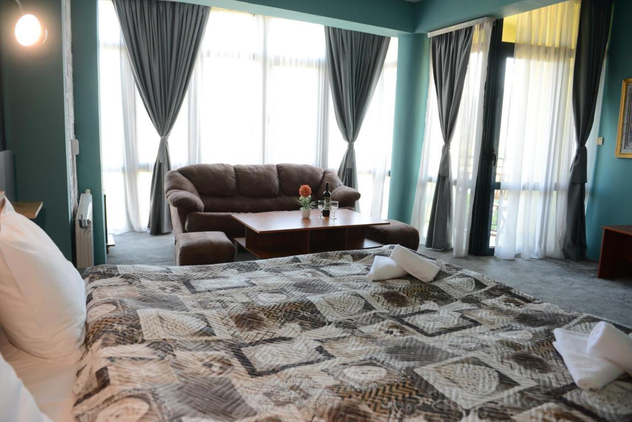 Family Hotel Gotse Delchev ภายนอก รูปภาพ
