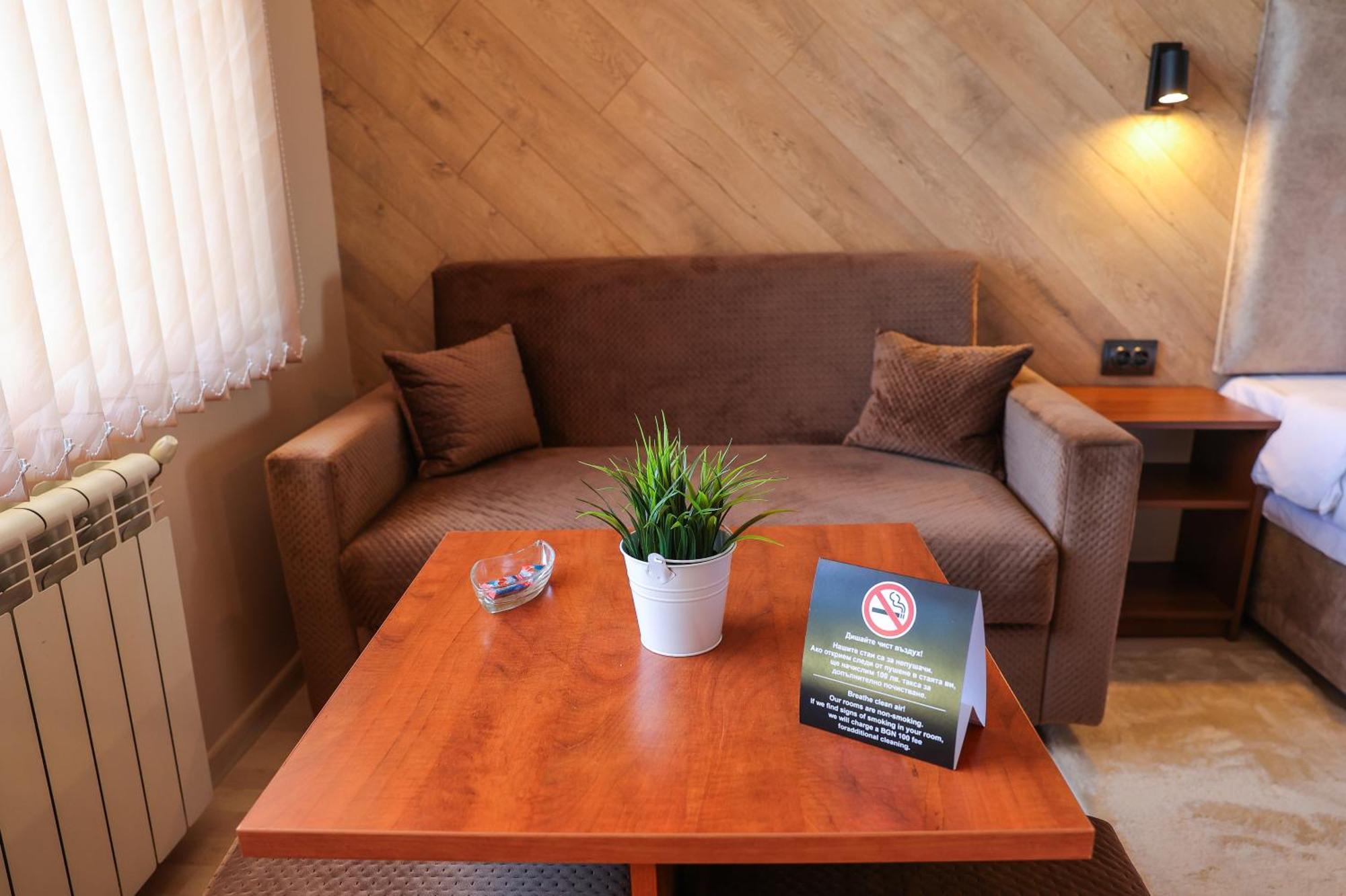 Family Hotel Gotse Delchev ภายนอก รูปภาพ